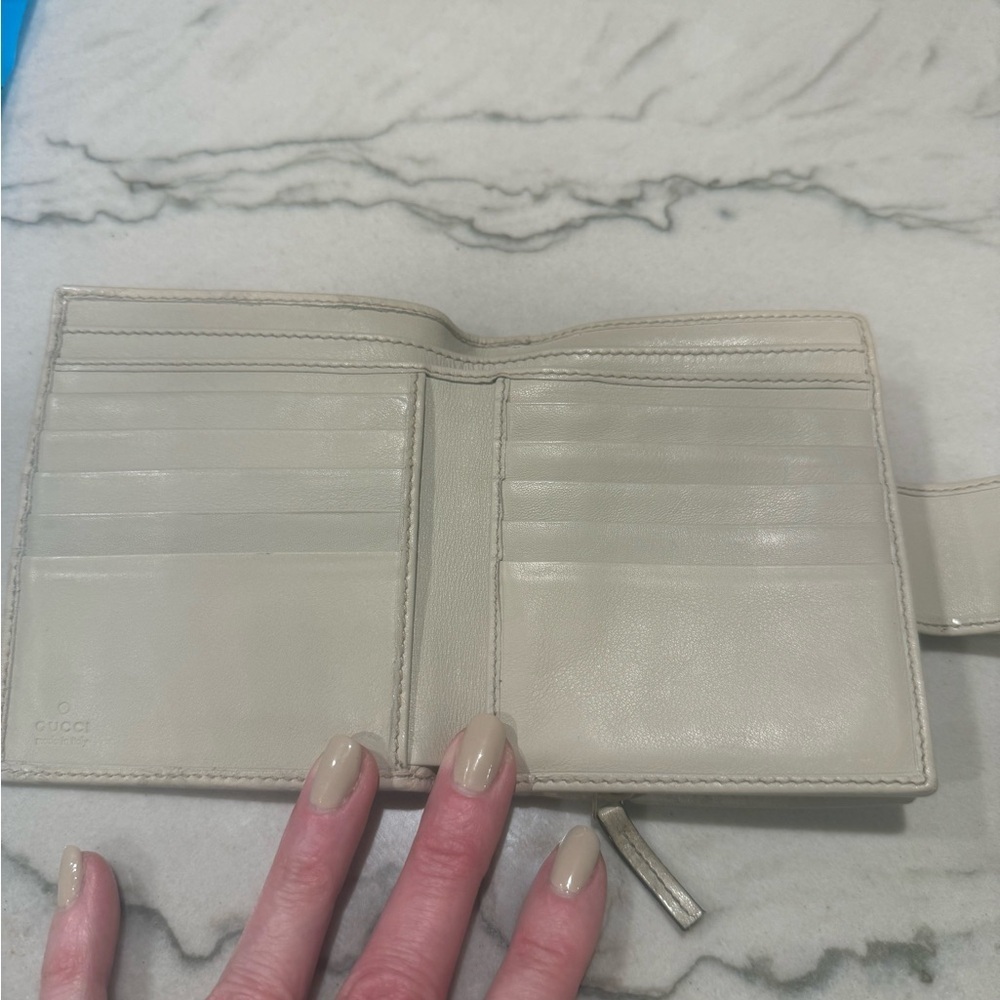 Gucci Beige GG Embossed Leather Bifold Wallet Gold D-Clasp Vintage Authentic - Picture 16 of 16